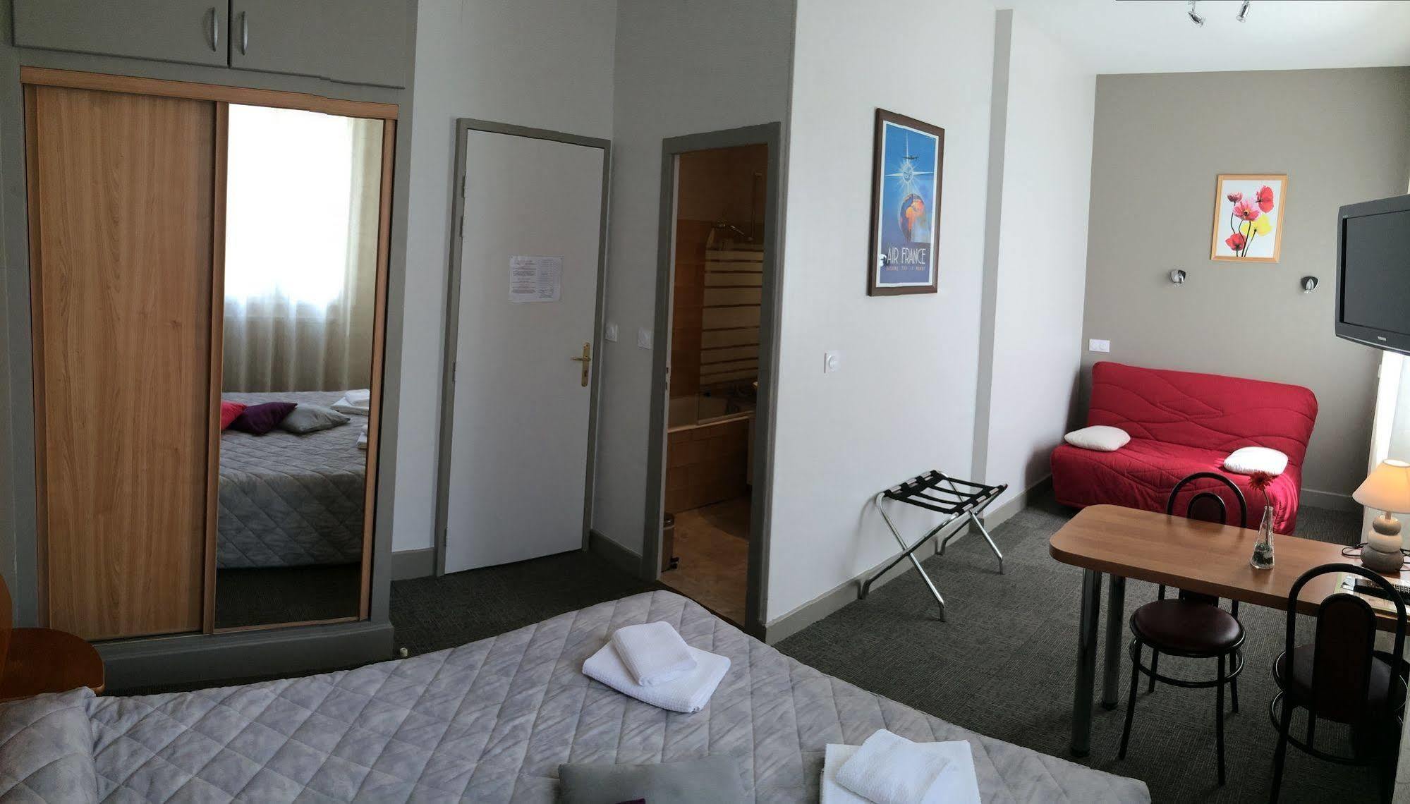 De L'aviation Hotel